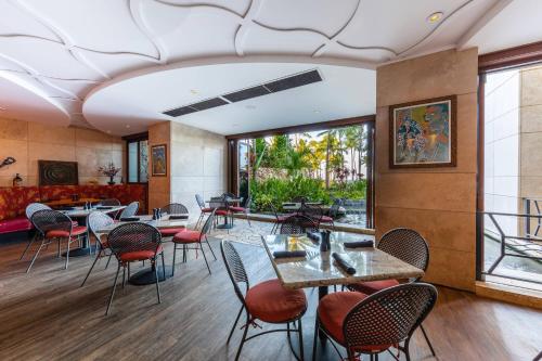 a restaurant with tables and chairs in a room at Marriott's Ko Olina Beach Club in Kapolei