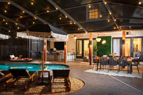 ValricoにあるExciting Valrico Villa with Private Pool and Game Roomのギャラリーの写真