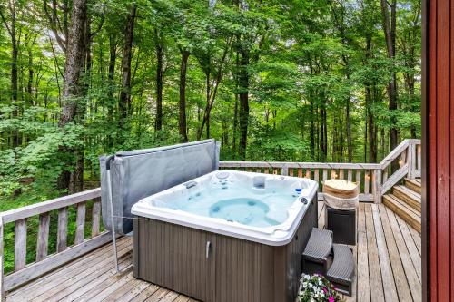 Φωτογραφία από το άλμπουμ του Private Hideaway with Hot Tub - Stylish & Serene σε Ellicottville