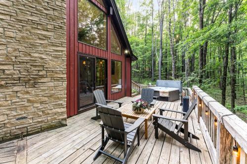 Αίθριο ή υπαίθριος χώρος στο Private Hideaway with Hot Tub - Stylish & Serene