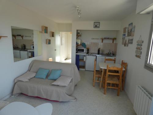 Fotografia z galérie ubytovania Appartement 4 pers avec balcon, parking et animaux admis - FR-1-540-185 v destinácii Notre-Dame-de-Monts