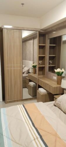 Posteľ alebo postele v izbe v ubytovaní Apartemen Skylounge Makassar