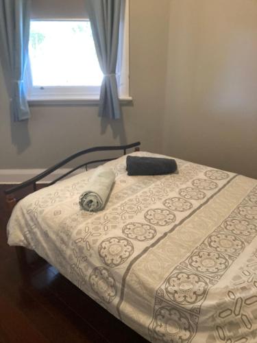 Una cama o camas en una habitación de Yealering Hotel