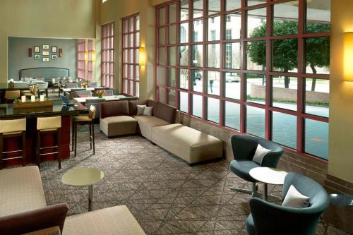 Atlanta Marriott Suites Midtown Image