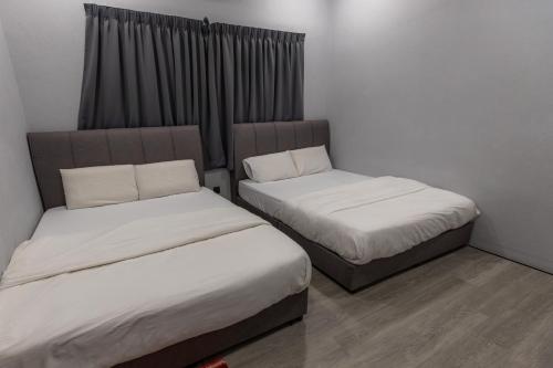 a bedroom with two beds and a window at 5R4B 15Pax V KTV,KID'S POOL,POOL TABLE NEAR USM,LWE HOSPITAL,SPI ARENA in George Town