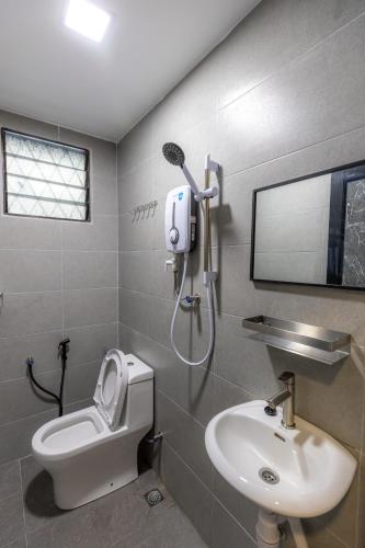 a bathroom with a shower and a toilet and a sink at 5R4B 15Pax V KTV,KID'S POOL,POOL TABLE NEAR USM,LWE HOSPITAL,SPI ARENA in George Town