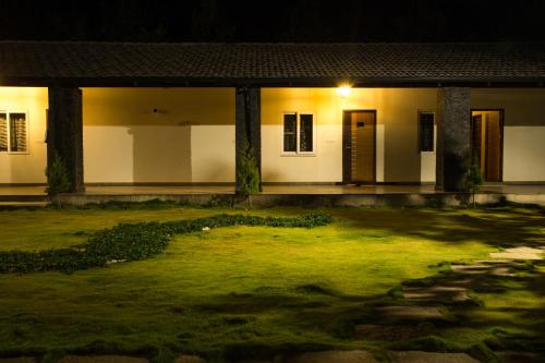 YELLOW LAKE RESORTS & SPA, Yercaud – Photos 4
