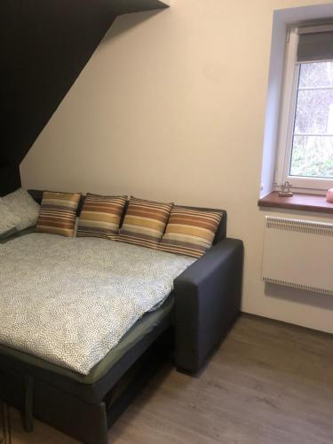 Llit o llits en una habitació de Mini apartmán v Jizerských horách