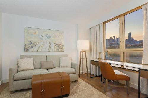 Sheraton Suites Market Center Dallas Image