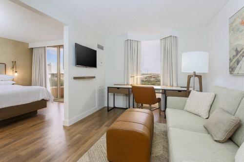 Sheraton Suites Market Center Dallas Image