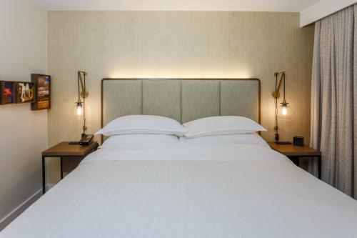 Sheraton Suites Market Center Dallas Image