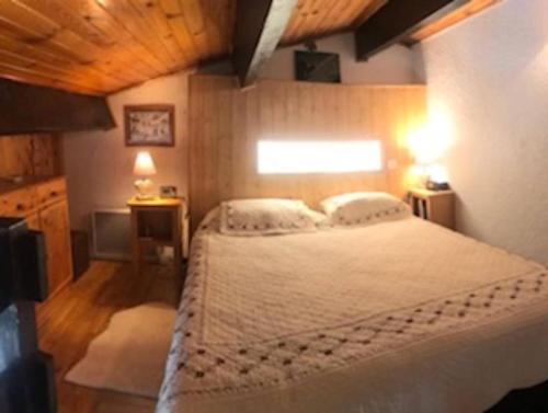 a bedroom with a large white bed in a room at VENTOUX 21 in Enchastrayes
