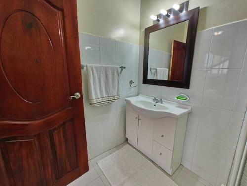 Gallery image of Get Away Home with Lake View in Namuzikiza
