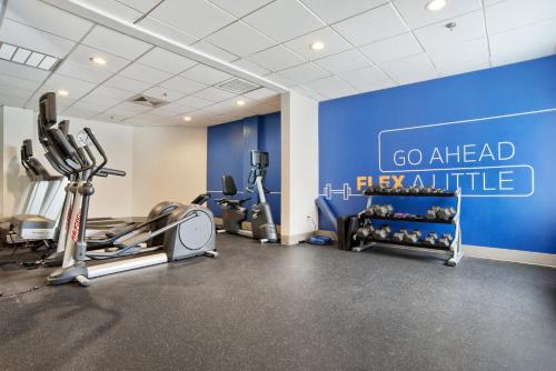 Fitness centrum a/nebo fitness zařízení v ubytování Holiday Inn Express & Suites - Mobile - I-65 by IHG