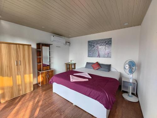 Postel nebo postele na pokoji v ubytování Hilltop Seaview Palolem Goa