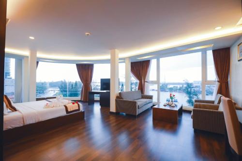 Ένα ή περισσότερα κρεβάτια σε δωμάτιο στο International Hotel