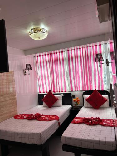 Letto o letti in una camera di Manila Lounge