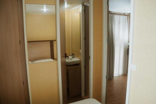 Vonios kambarys apgyvendinimo įstaigoje Camping Alquézar