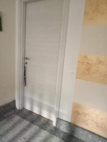 a white door in a room with a wall at La Casa di Elisa Affittacamere in Gravellona Toce
