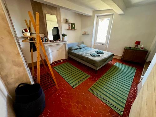 Photo de la galerie de l'établissement Charmante Maison de village au coeur de la Provence Verte, à Esparron