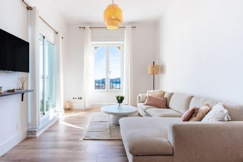 TV a/nebo společenská místnost v ubytování Luxury Penthouse with sea view in Soho