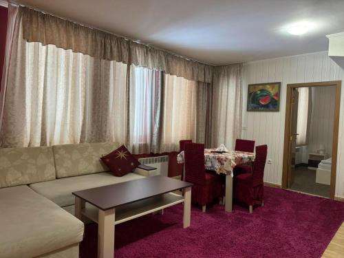 Ruang duduk di Grand Monastery Private Apartment in Pamporovo