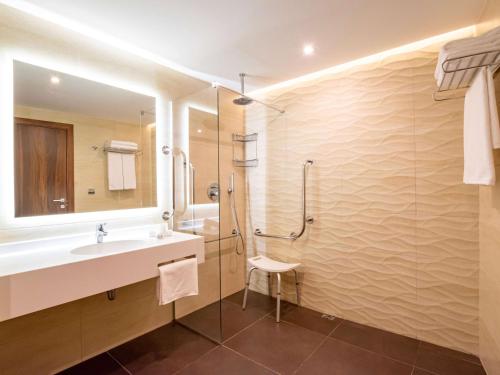 Kúpeľňa v ubytovaní DoubleTree by Hilton Malta