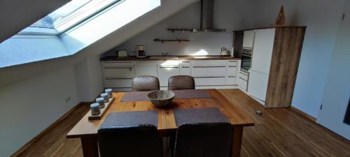 Η κουζίνα ή μικρή κουζίνα στο Ferienwohnung in Bad Bibra