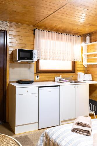 Η κουζίνα ή μικρή κουζίνα στο Molonówka Guest House