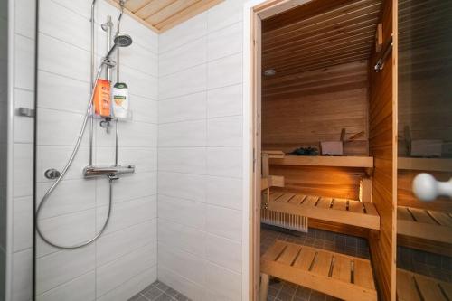 a shower in a bathroom with a shower at Kitka's Gem, luxurious condo in Kuusamo, Lapland in Kuusamo