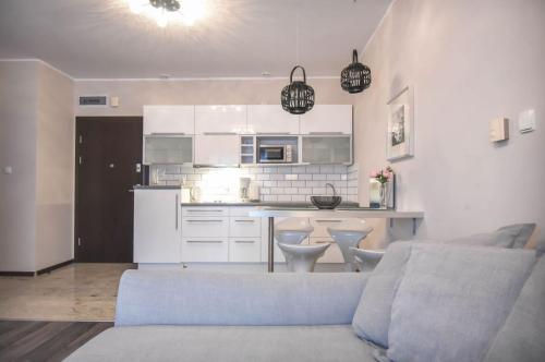 a living room with a couch and a kitchen at Apartamenty na Wyspie -Apartamenty Stella in Świnoujście
