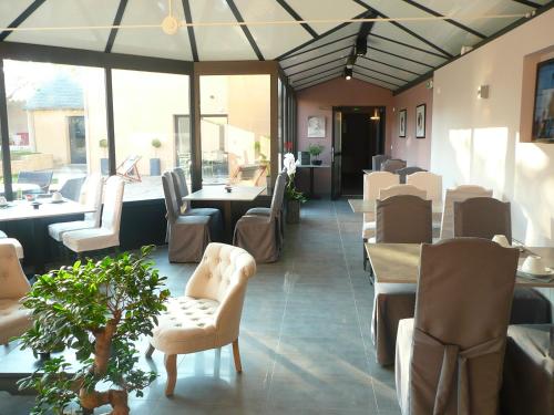 Posezení v ubytování Hotel Le Saint Aubin