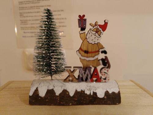 a christmas decoration of a santa claus and a christmas tree at Le Chant des Vagues in Audinghen
