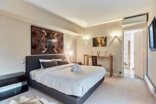a bedroom with a large white bed in it at Apartment Arc de Triomphe by Studio prestige in Paris