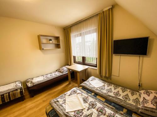 Una cama o camas en una habitación de Ośrodek Wczasowo-Kolonijny Groń