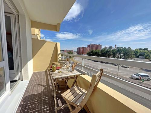 Studio Proche Plage et Commerces - Balcon Sud, Parking Privatif, Résidence Sécurisée - FR-1-646-23