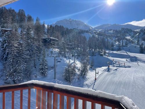 Studio moderne au pied des pistes avec balcon Sud