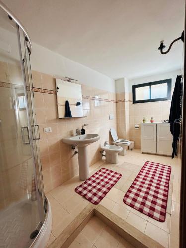 a bathroom with a sink and a toilet and a shower at B&B Panta Rei in Arezzo