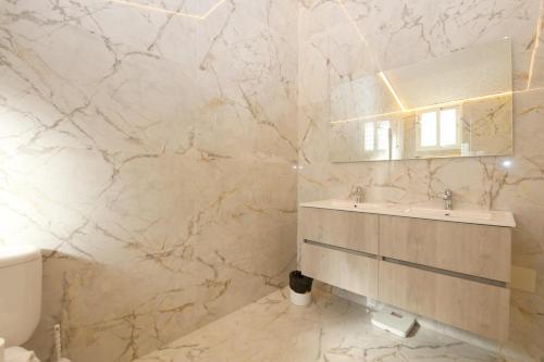 A bathroom at Townhouse SEASCAPE