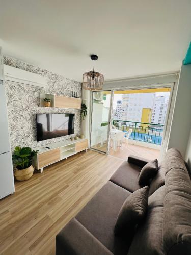 APARTAMENTO NUEVO CÉNTRICO en PRIMERA Línea de playa con vistas al Mar, Piscina, aire acondicionado y wifi