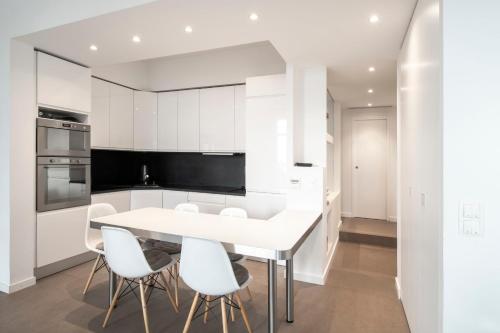 Photo de la galerie de l'établissement Cannes Luxury Rental - Stunning Croisette apartment, à Cannes