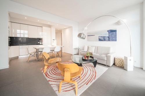 Photo de la galerie de l'établissement Cannes Luxury Rental - Stunning Croisette apartment, à Cannes