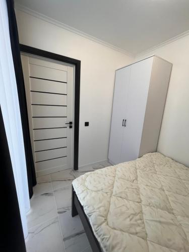 a bedroom with a bed and a closet and a door at Будиночок В&W у Карпатах in Vorokhta