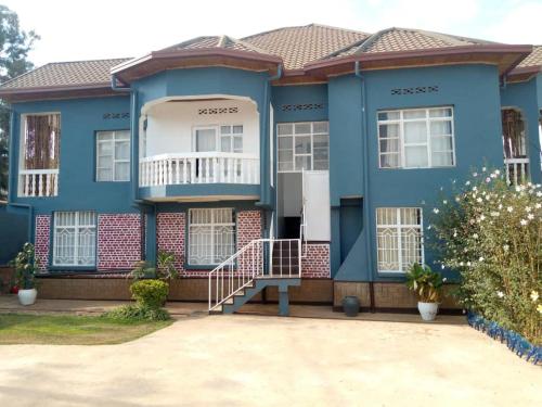 House - Sleeps 12 - Garden - Parking - Pets Ok