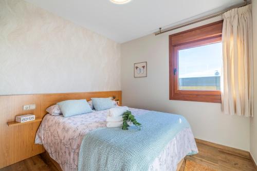 a bedroom with a bed with a window at Villa Montalvo Beach in Montalvo