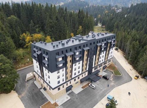 Το κτήριο όπου στεγάζεται  το διαμέρισμα