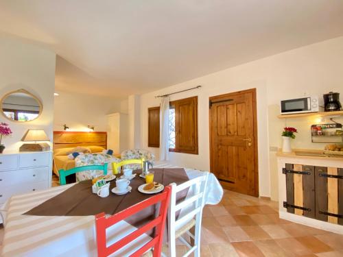 a kitchen and living room with a table and chairs at Residence La Rosa in Porto San Paolo