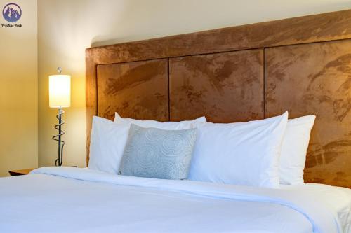 Gallery image of Chinook Manor in Canmore