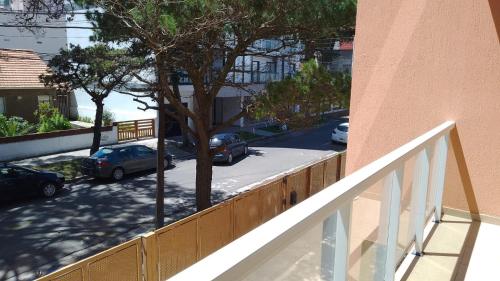 - Balcón de un edificio con vistas a la calle en Departamento a estrenar GALO VII en San Bernardo
