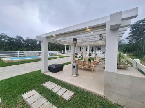 a pergola with a grill on a patio at Hermosa Casa de Campo in Palomas